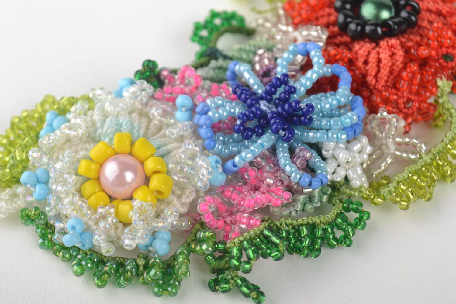 Bracelet textile Bijou fait main Accessoire femme avec fleurs perles de rocaille photo 4