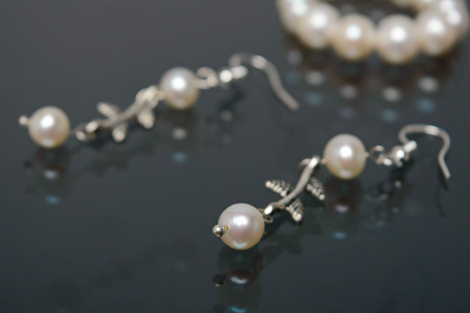 Beautiful silver pearl earrings photo 1