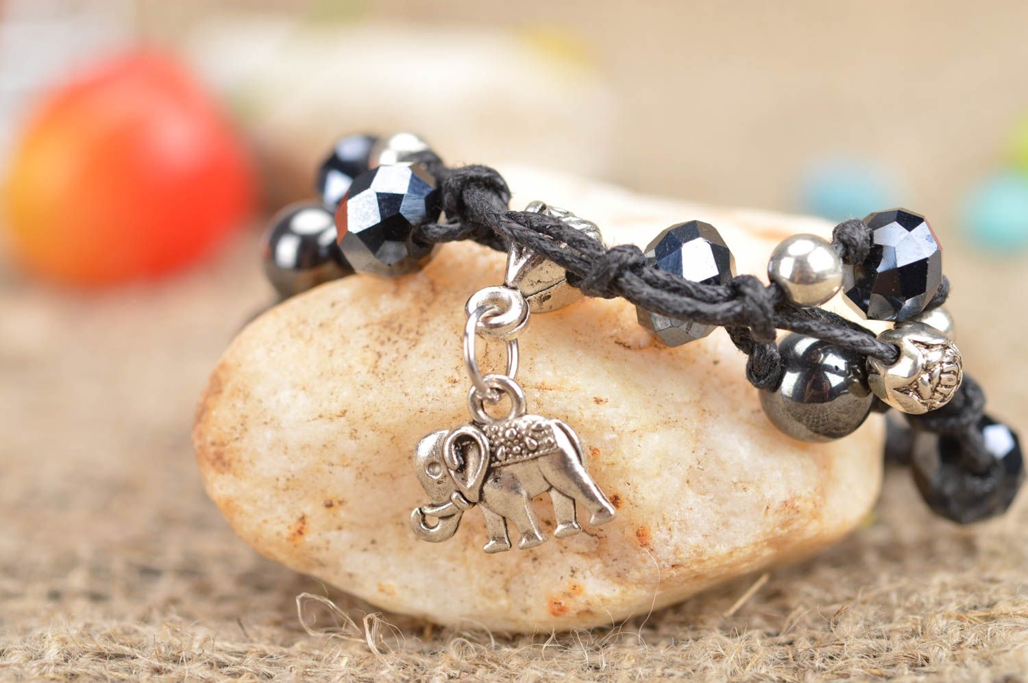 Bracelet en perles de cristal et lacet ciré tressé fin noir éléphant fait main photo 1