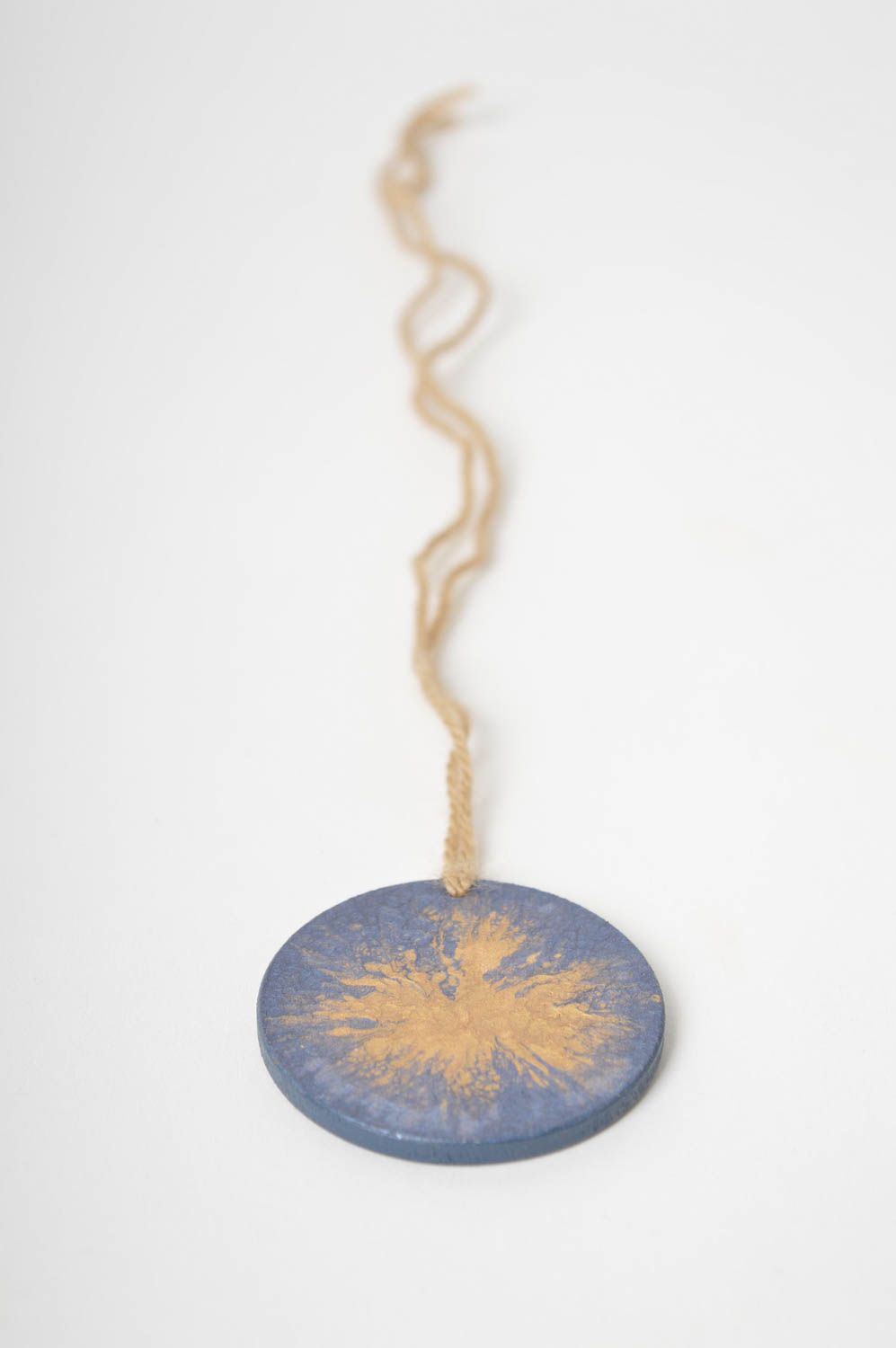 Кулон ручной работы украшение на шею аксессуар из дерева с росписью Лист фото 3