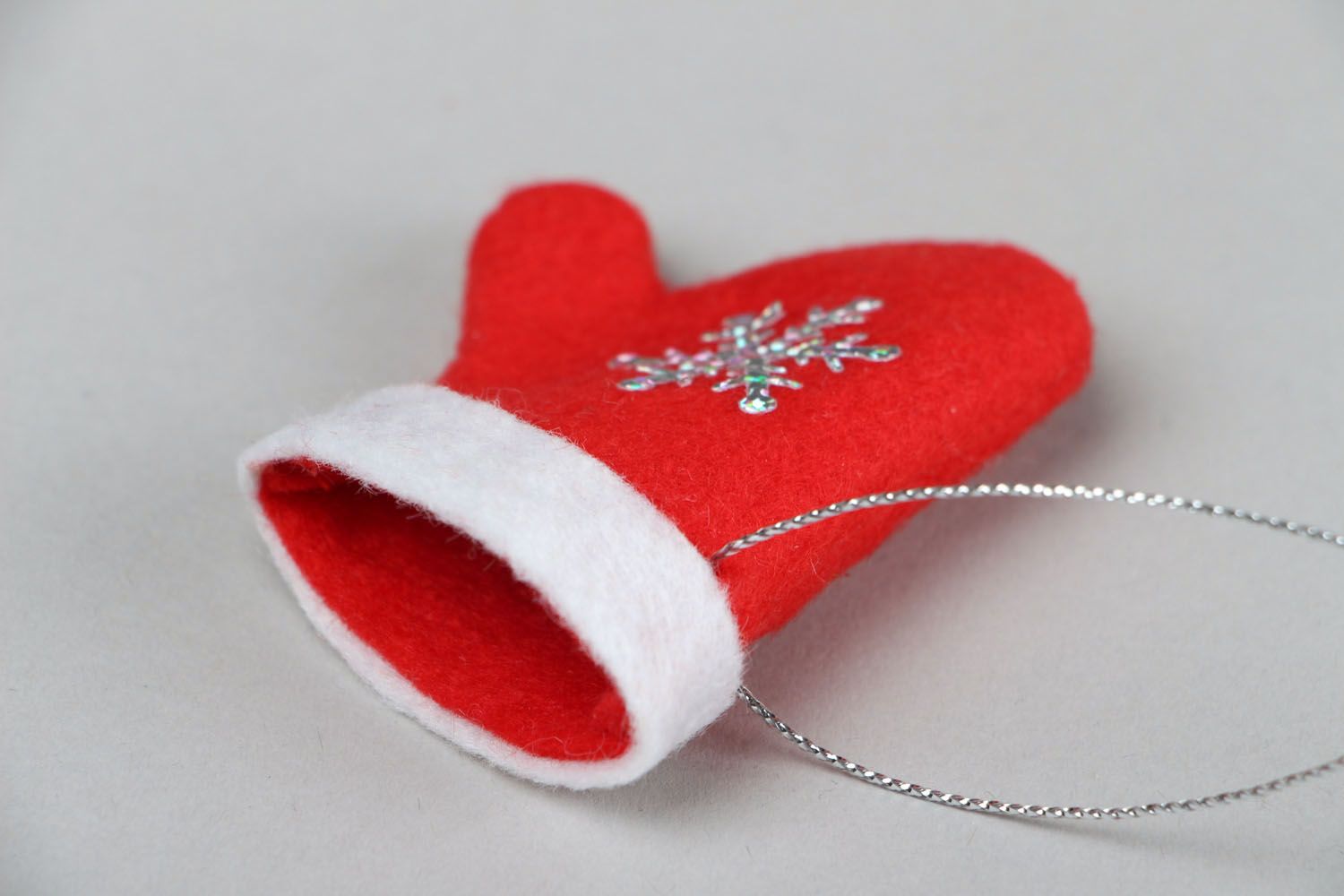 Red mitten for Christmas tree decoration photo 2