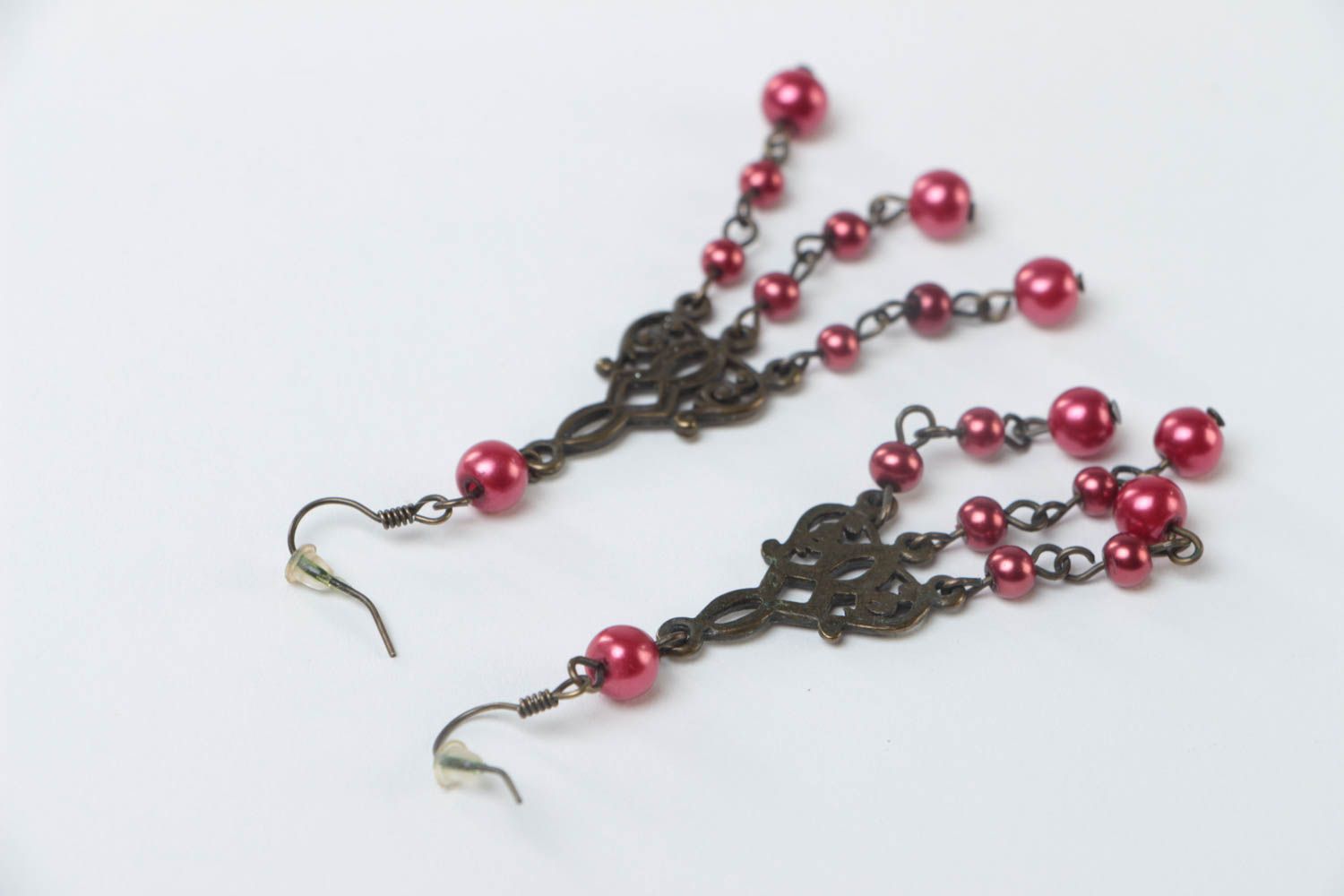 Handmade Designer Schmuck lange Ohrringe Accessoire für Frauen mit roten Perlen foto 4