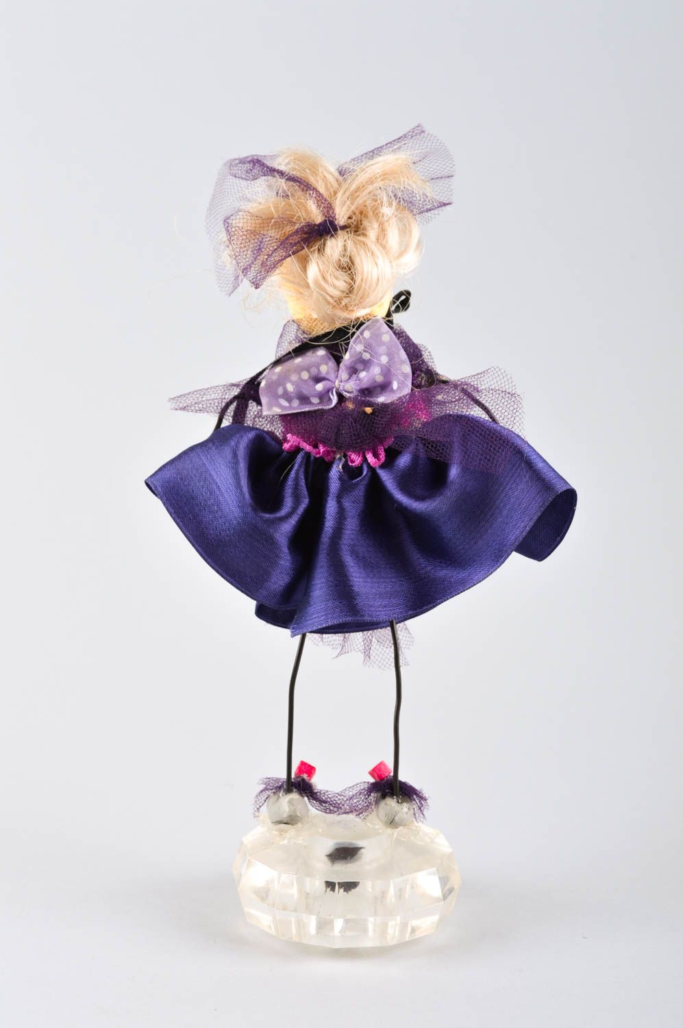 Bambola bella in stoffa fatta a mano pupazzo tessile originale decoro casa
 foto 4