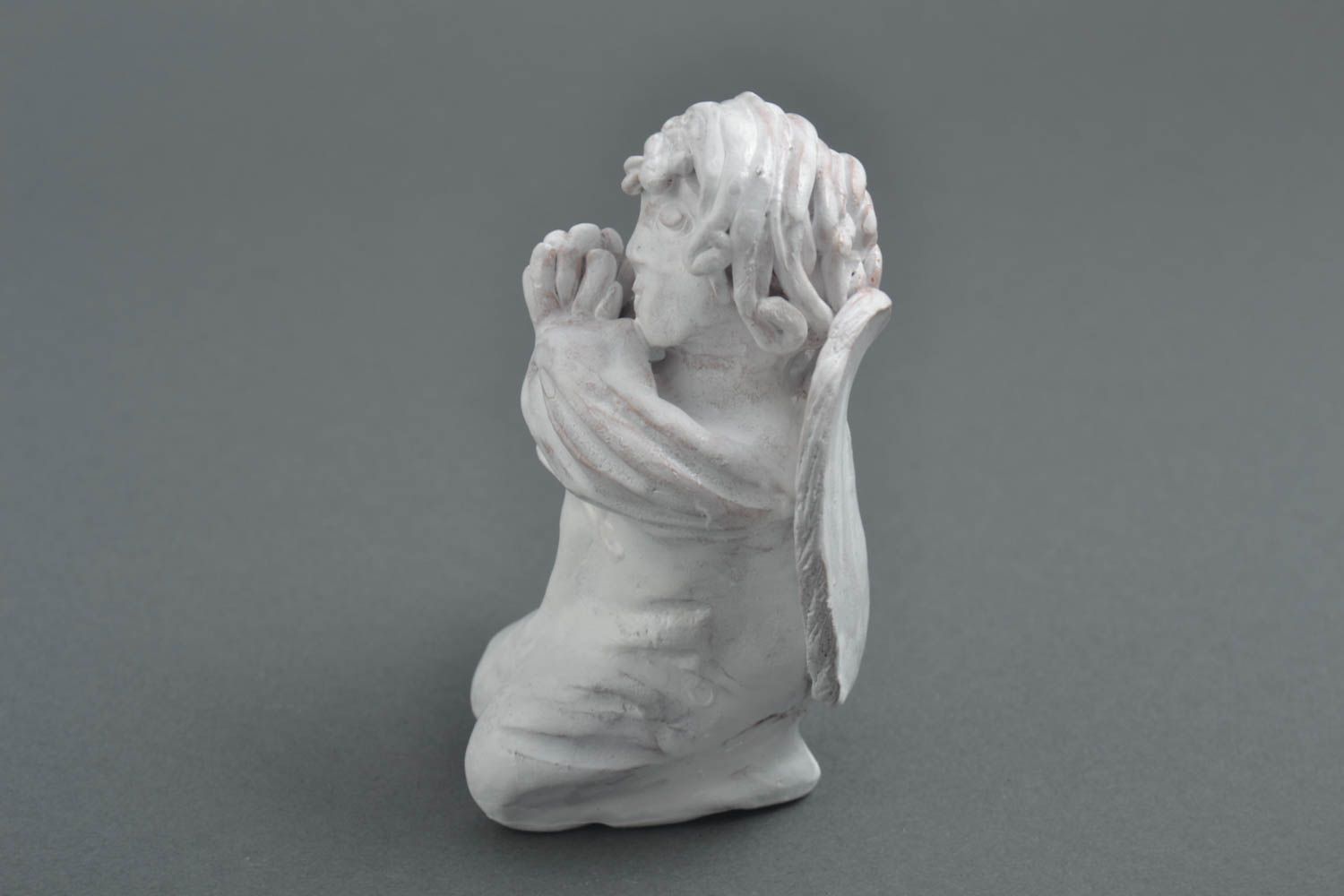 Figurine ange fait main Petite statuette blanche en argile Déco intérieur photo 3