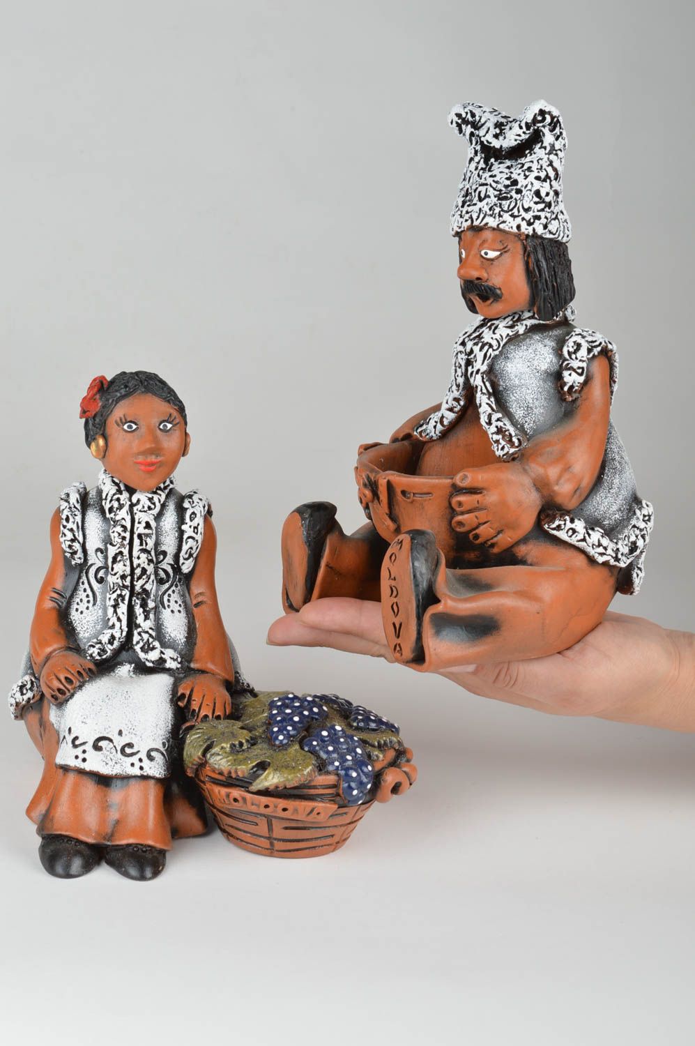 Набор декоративных статуэток из красной глины ручной работы Хозяин и Хозяюшка фото 3