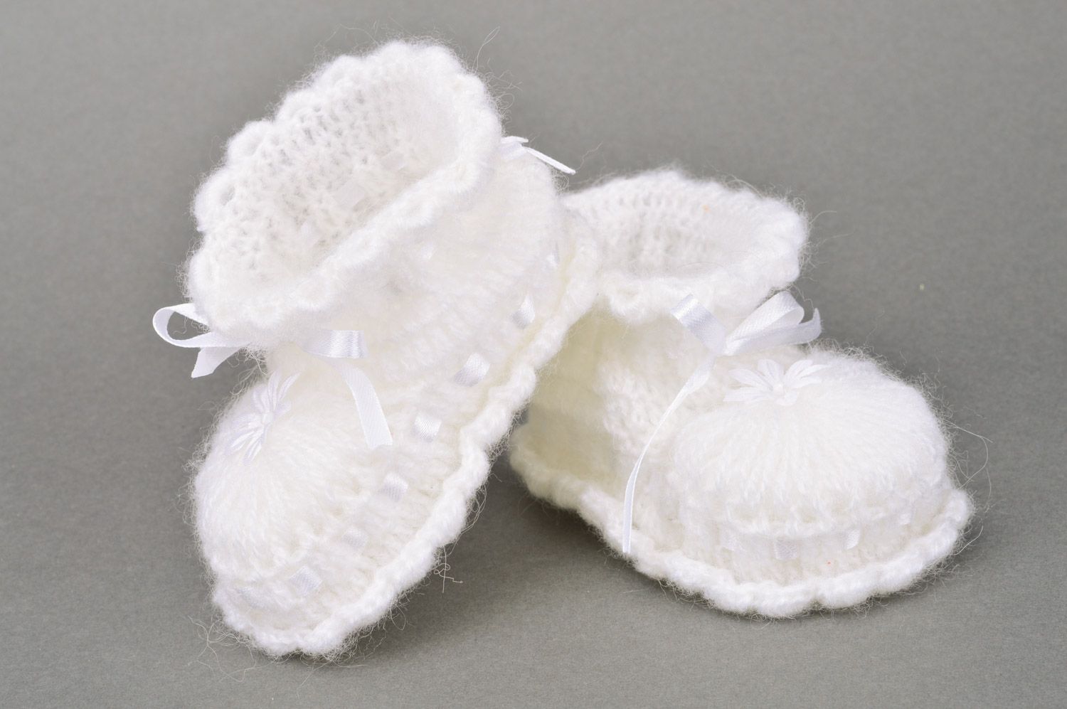 Handmade crocheted white baby booties for girl made of acrylic yarn with ribbon photo 2