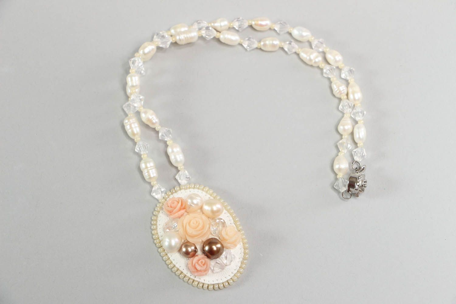 Pendant with pearls and zirconium photo 1