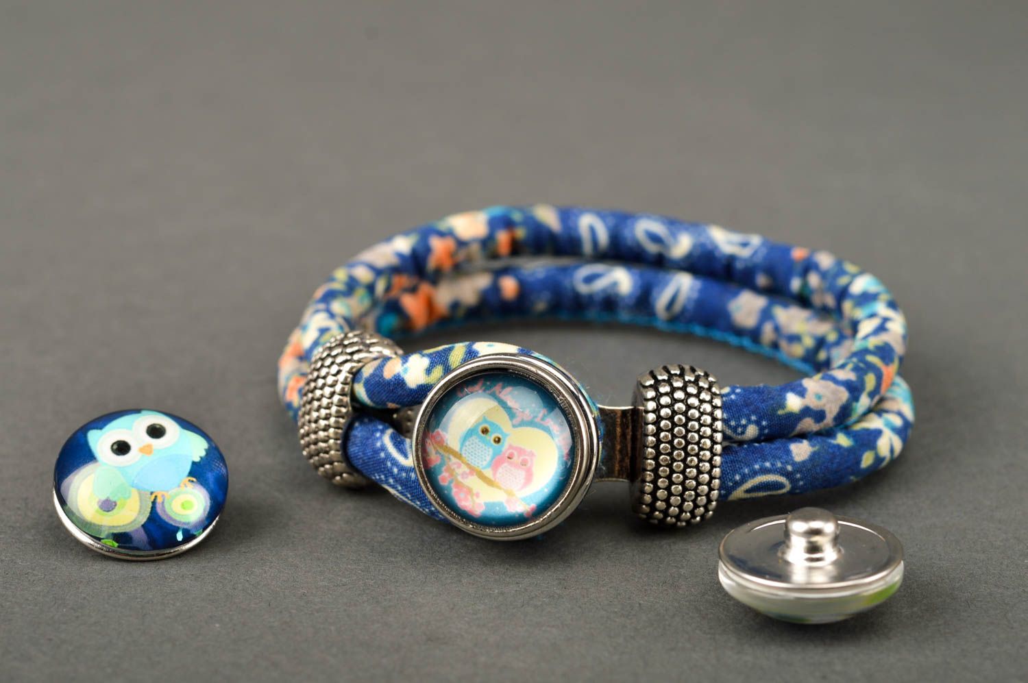 Браслет ручной работы модное украшение синий стильный браслет с кнопками фото 4