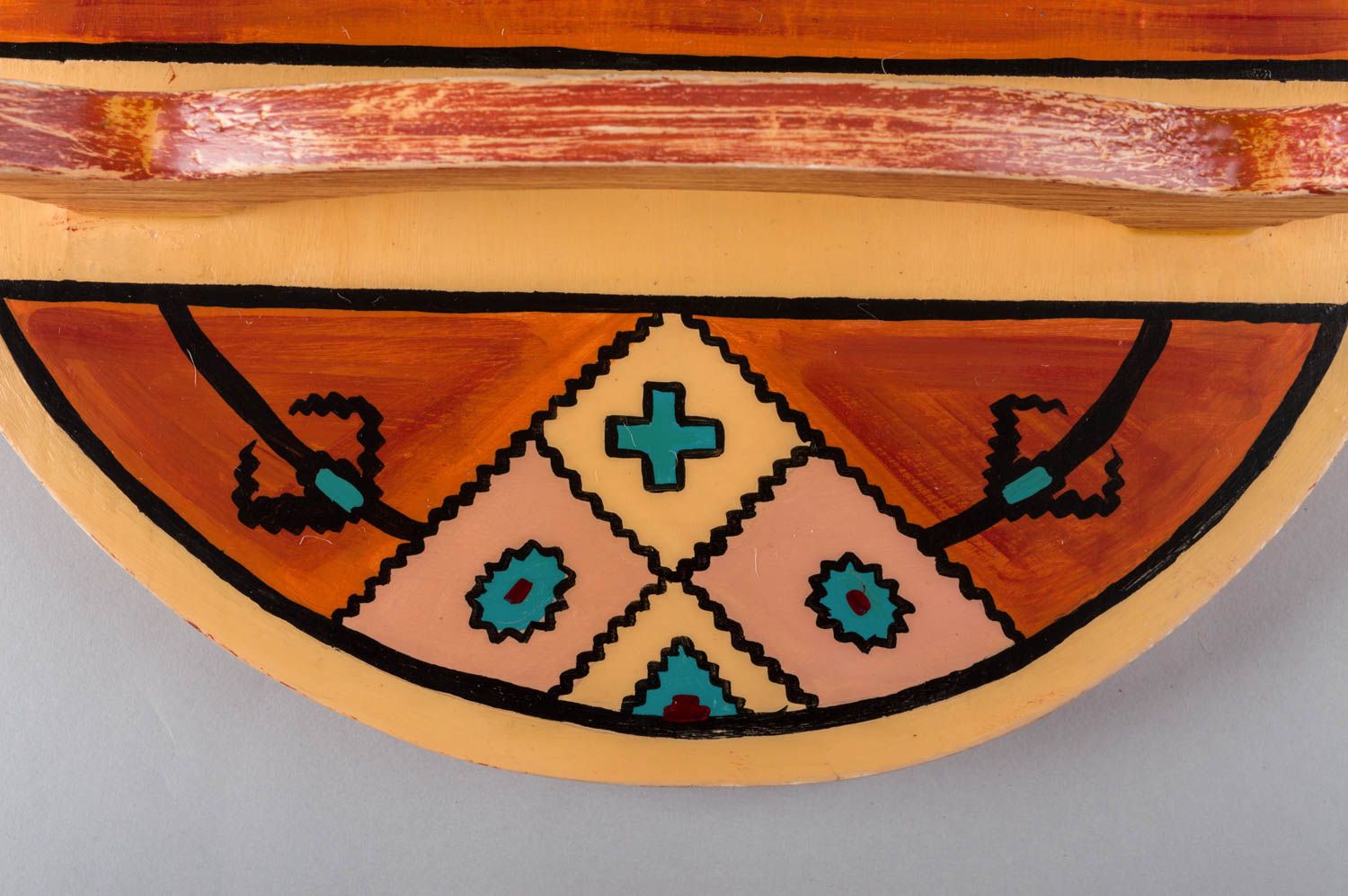 Деревянный поднос с росписью красками декоративный ручной работы в этно стиле фото 4