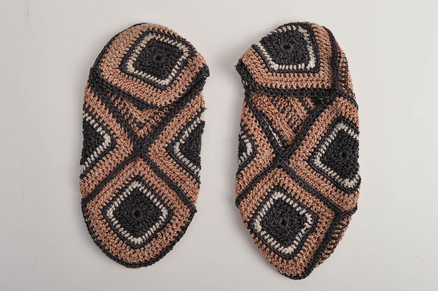 Pantoufles femme Chaussons fait main tricot crochet Accessoire femme design photo 3