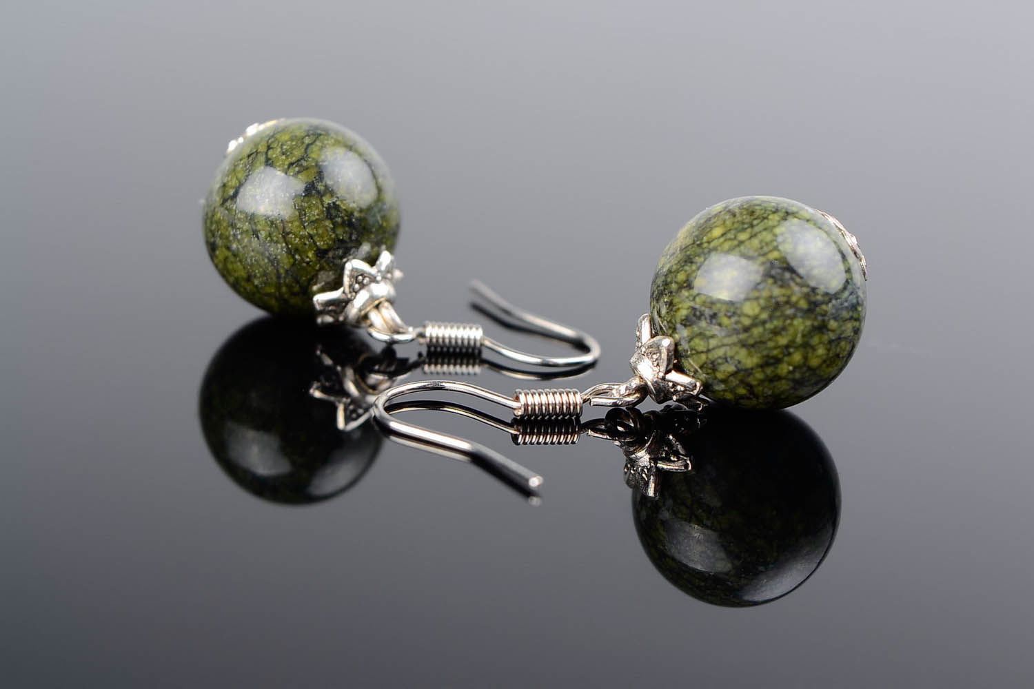 Ball Earrings with Serpentine photo 1