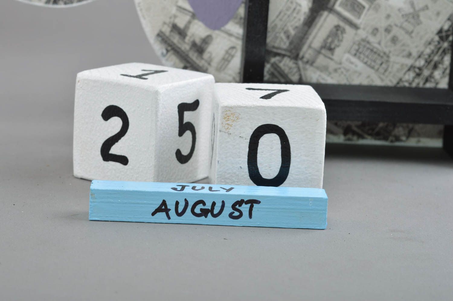 Детский календарь в виде барашка из фанеры декупаж ручной работы Париж фото 4