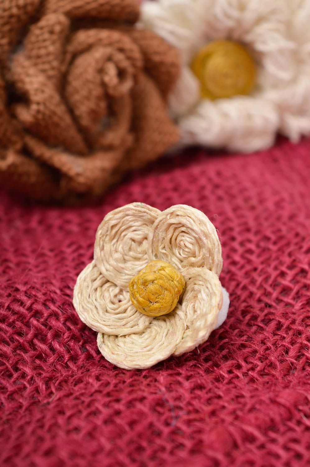 Handmade Schmuck Blumen Haargummi Kamille Damen Haarschmuck aus Bindfaden foto 1