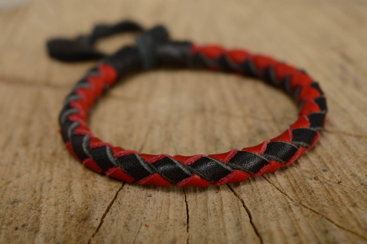 Bracelet fait main de vrai cuir tressé accessoire unisexe noir rouge cadeau photo 2