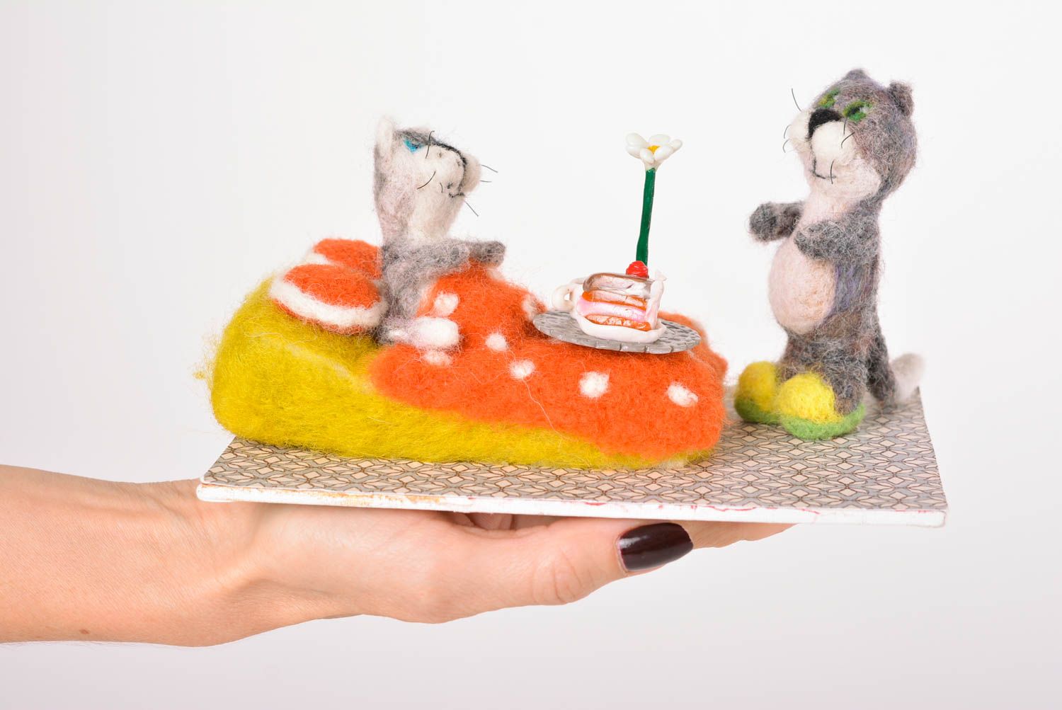Figurines chats faites main Peluches miniatures Déco maison laine feutrée photo 3