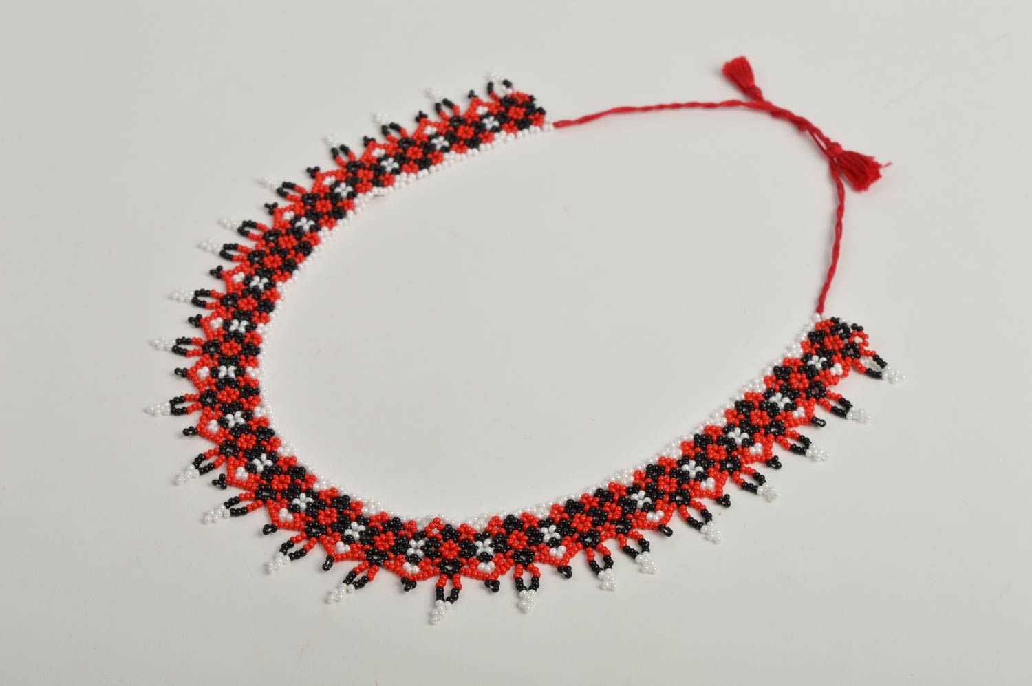 Колье из бисера украшение ручной работы этно ожерелье из бисера на завязках фото 4