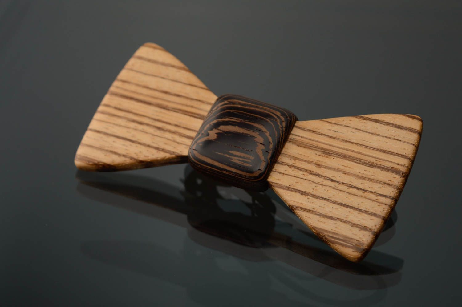 Handmade Fliege aus Holz Wenge foto 1