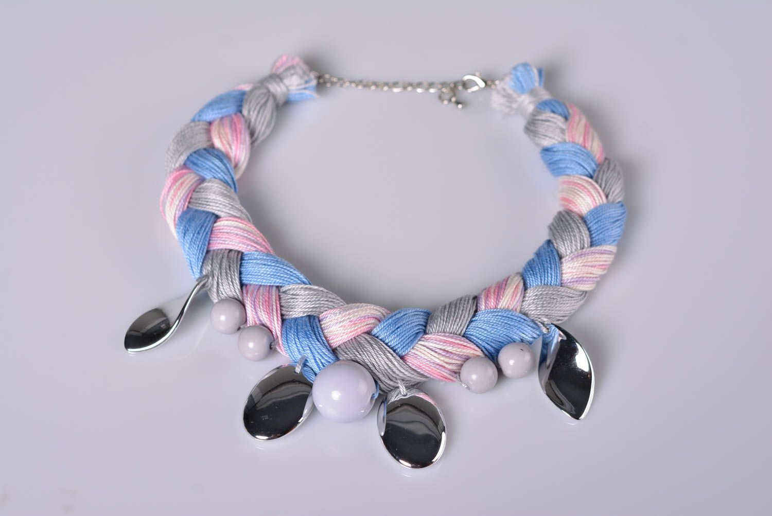 Collana tessile con perline fatta a mano originale di moda bigiotteria da donna foto 1