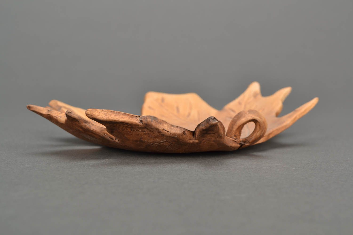 Clay candle holder in the shape of leaf photo 5