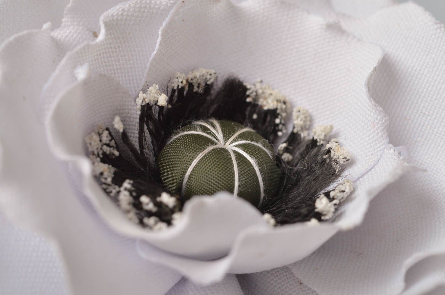 Broche fleur de pavot faite main Pince à cheveux blanche satin Accessoire femme photo 4
