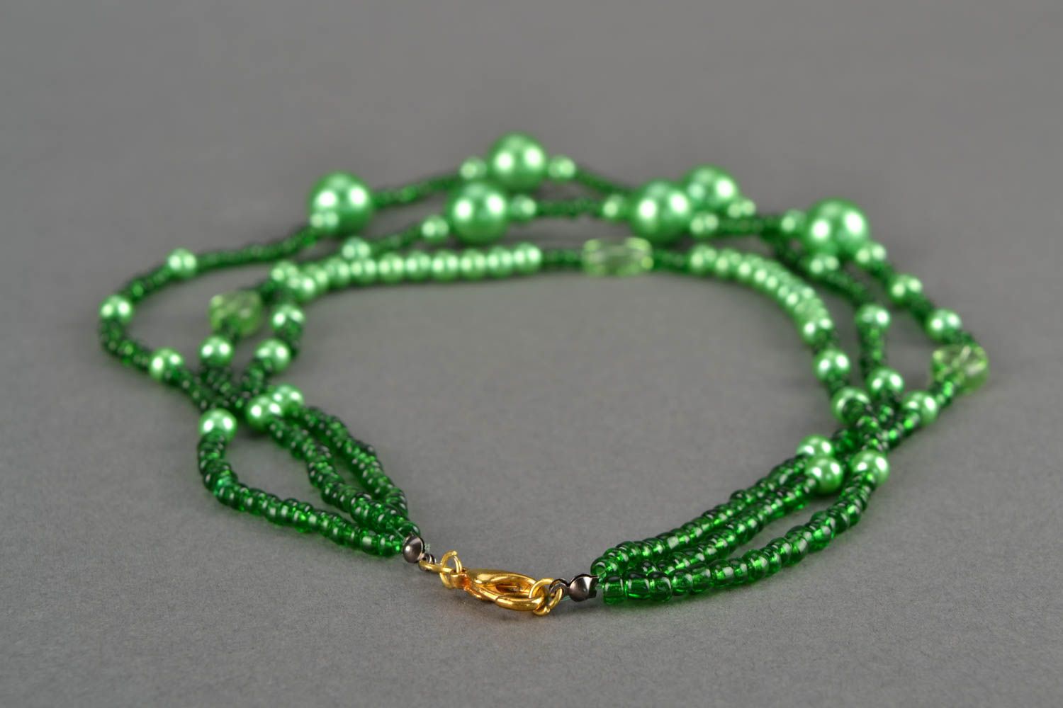Grünes Collier aus Perlen foto 10