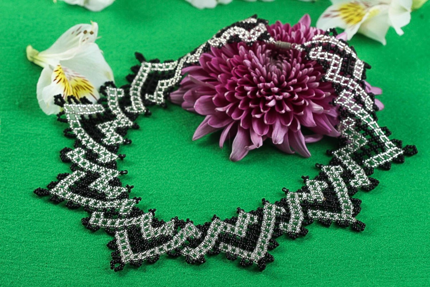 Halskette aus Rocailles handmade originelles Geschenk Frauen Accessoire foto 1