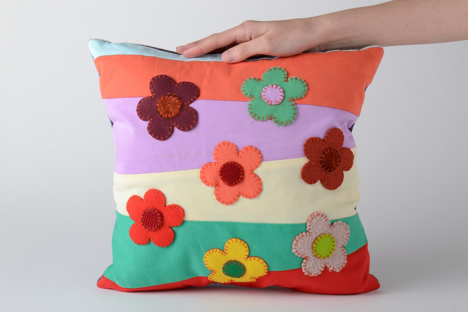Petit coussin pour canapé multicolore avec housse zippée fait main Fleurs photo 5