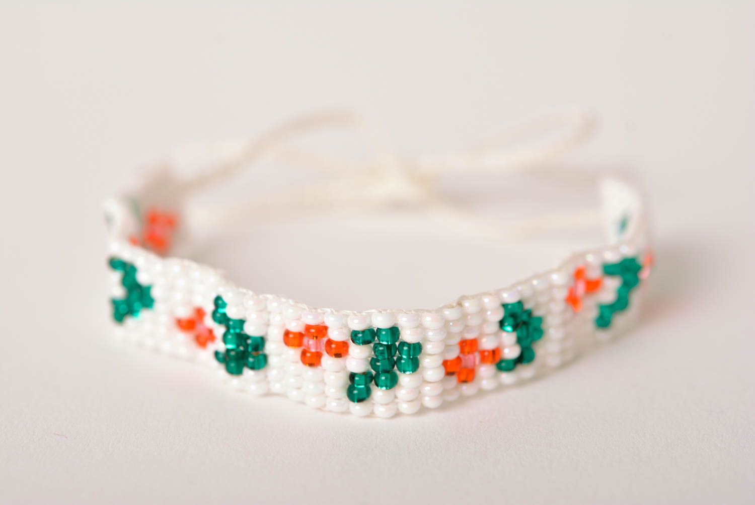 White cord floral beaded bracelet for young girls photo 1