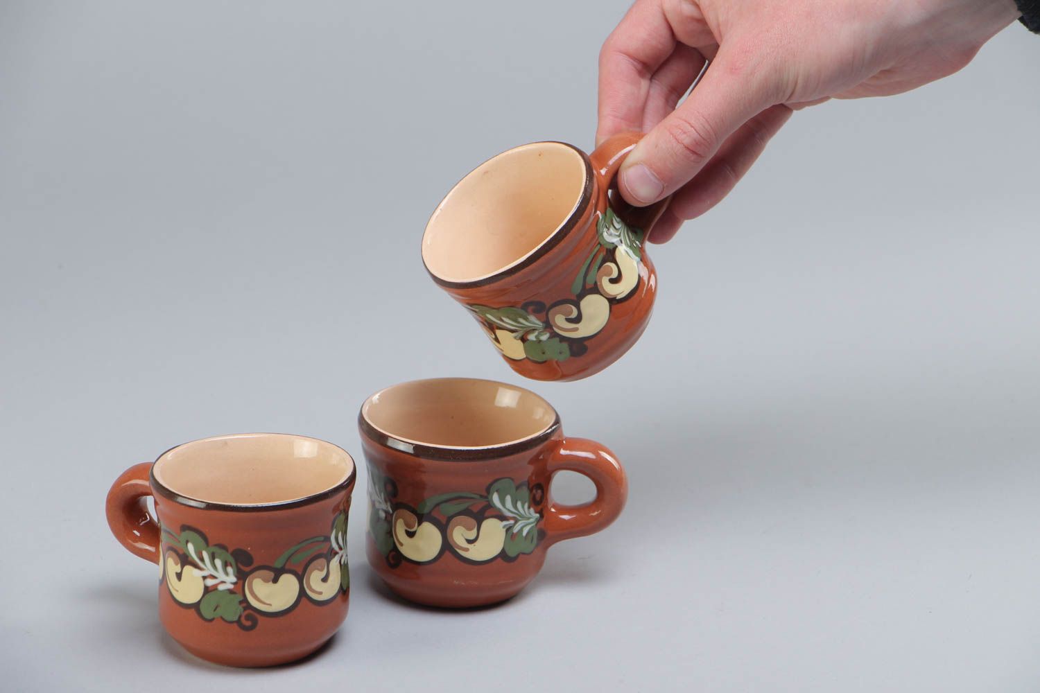 Handmade bemalte Kaffeetassen aus Ton Set 3 Stück 70 ml braun mit Muster Öko Geschirr foto 5