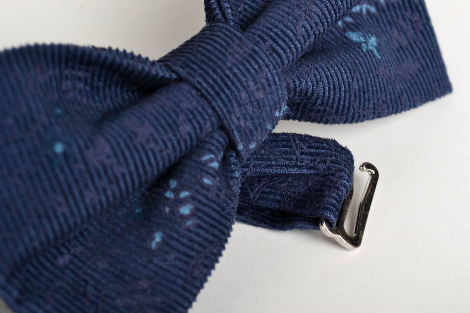 Corbata de lazo artesanal pajarita moderna azul marino accesorio unisex foto 3