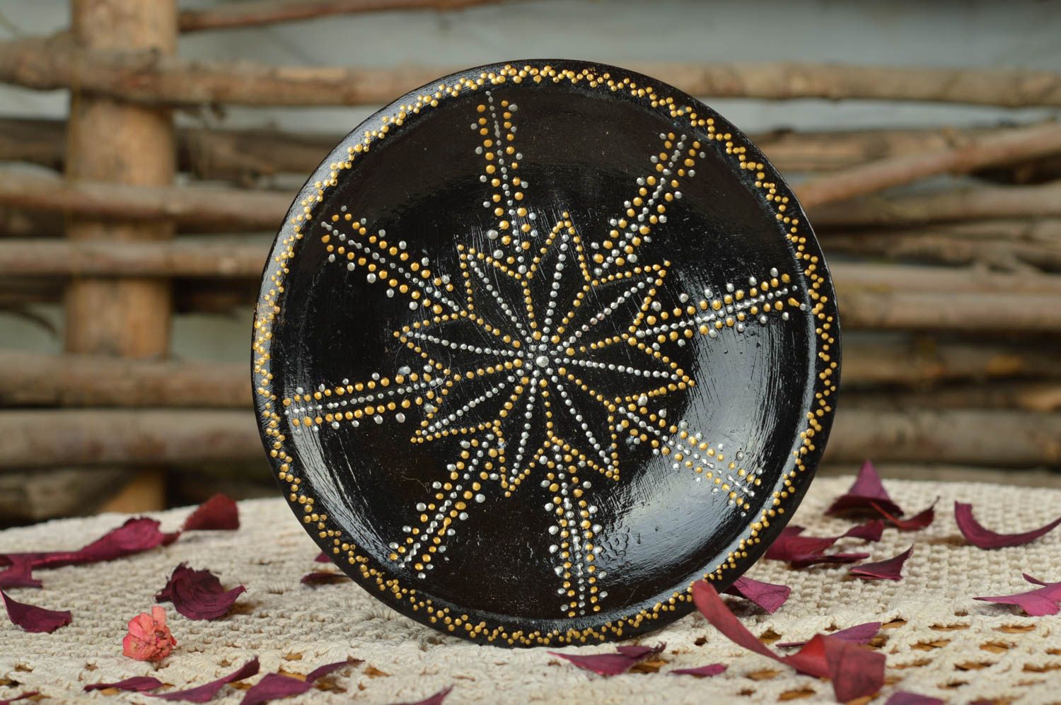 Декоративная тарелка из глины ручной работы настенная с росписью Звездное сияние фото 1