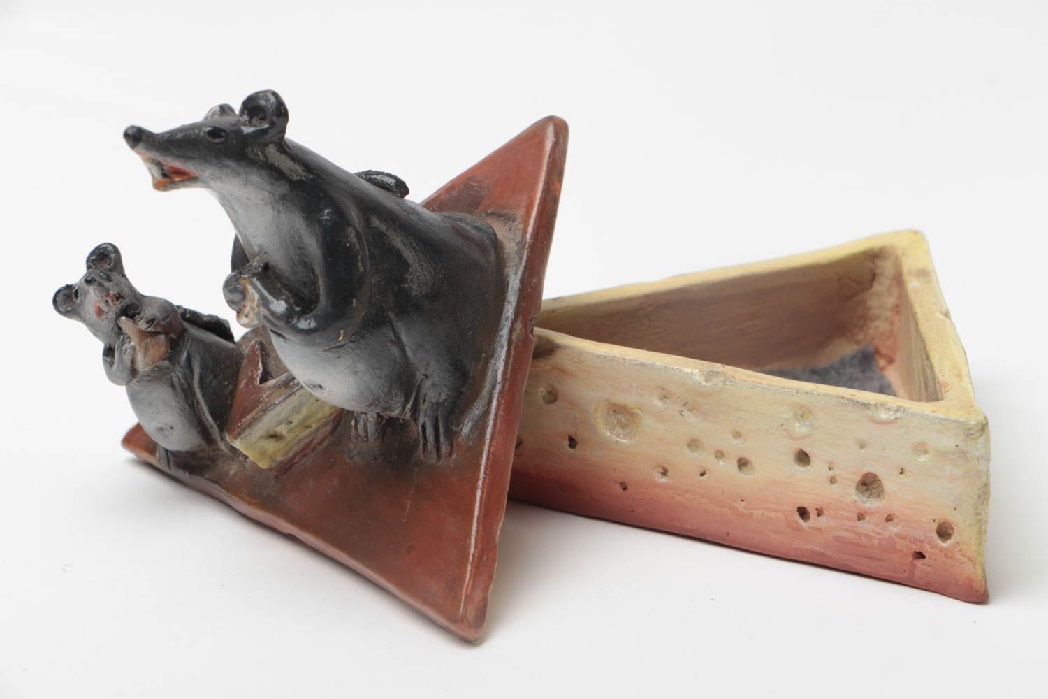 Handgemachte Schatulle für Kinder aus Keramik bemalt klein Ratten auf Käse foto 2
