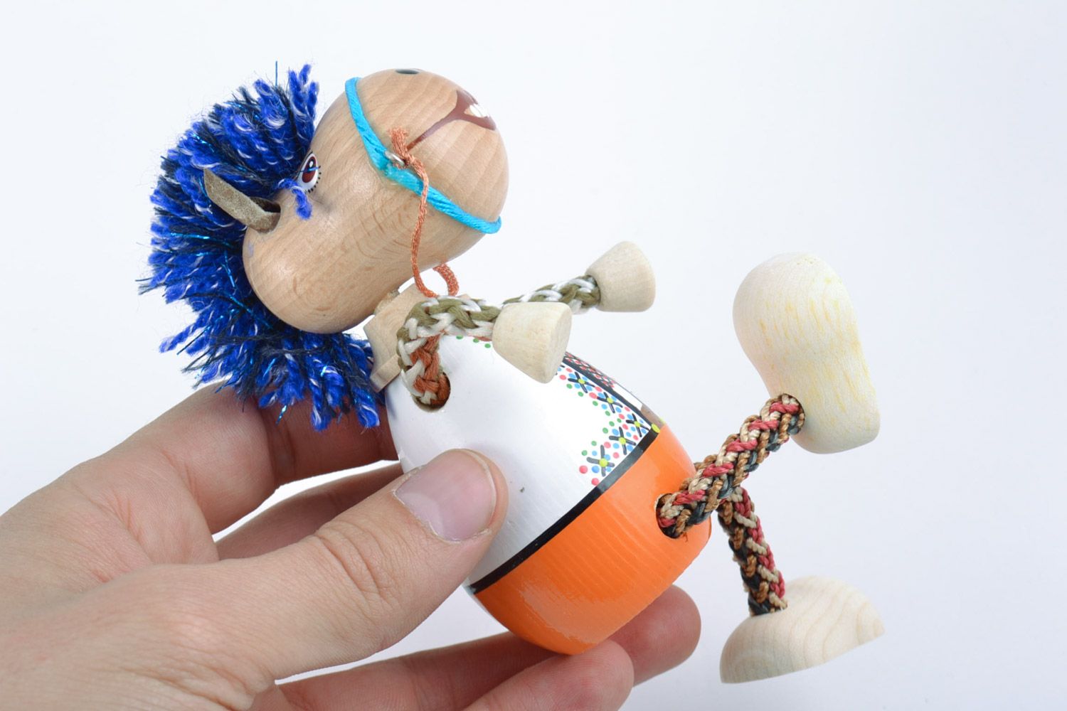 Деревянная эко игрушка с росписью лошадка яркая смешная маленькая ручной работы фото 2