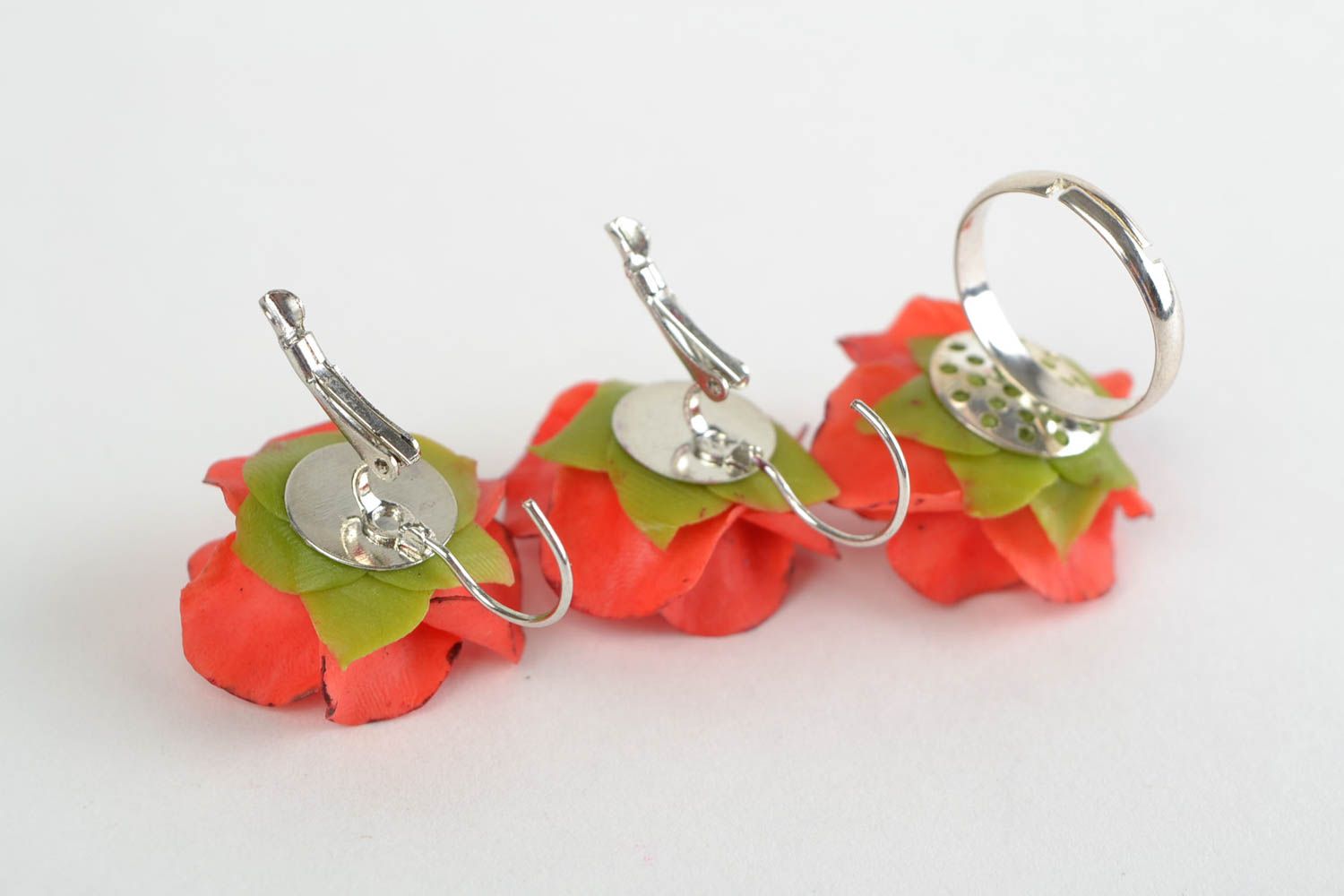 Schmuckset mit Blumen in Rot Ohrringe und Ring aus kaltem Porzellan handmade  foto 5
