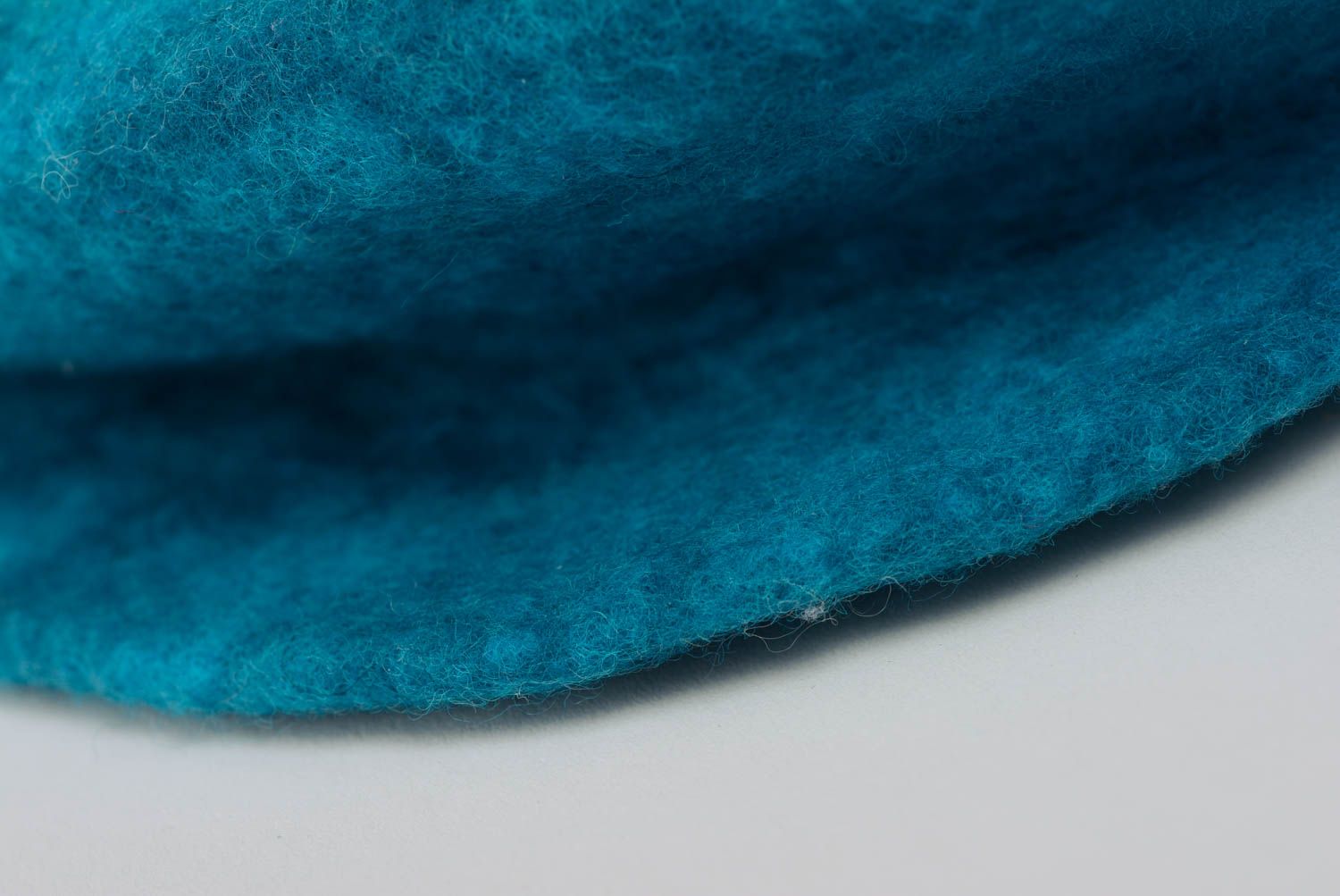 Bonnet casquette en laine fait main technique de feutrage bleu pour femme photo 3