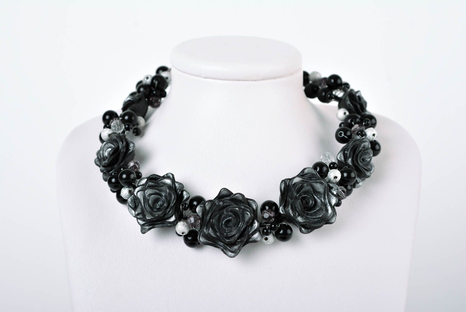 Parure collier boucles d'oreilles Bijoux fait main roses noir-blanc Cadeau femme photo 3