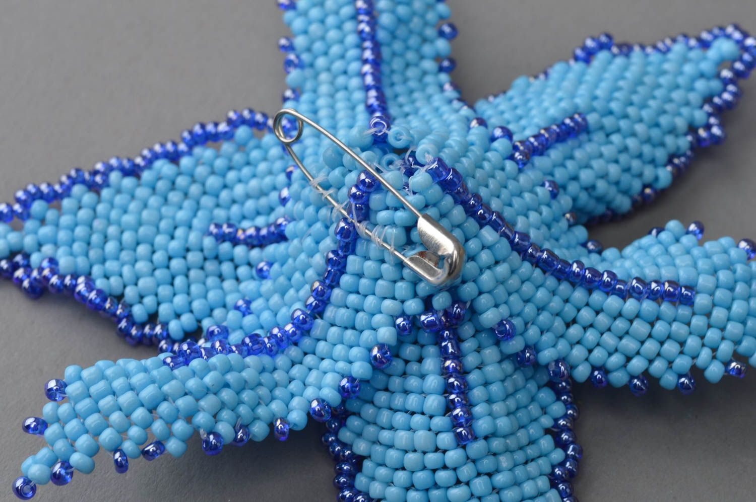 Broche fleur en perles de rocaille et perles fantaisie faite main grande bleue photo 5