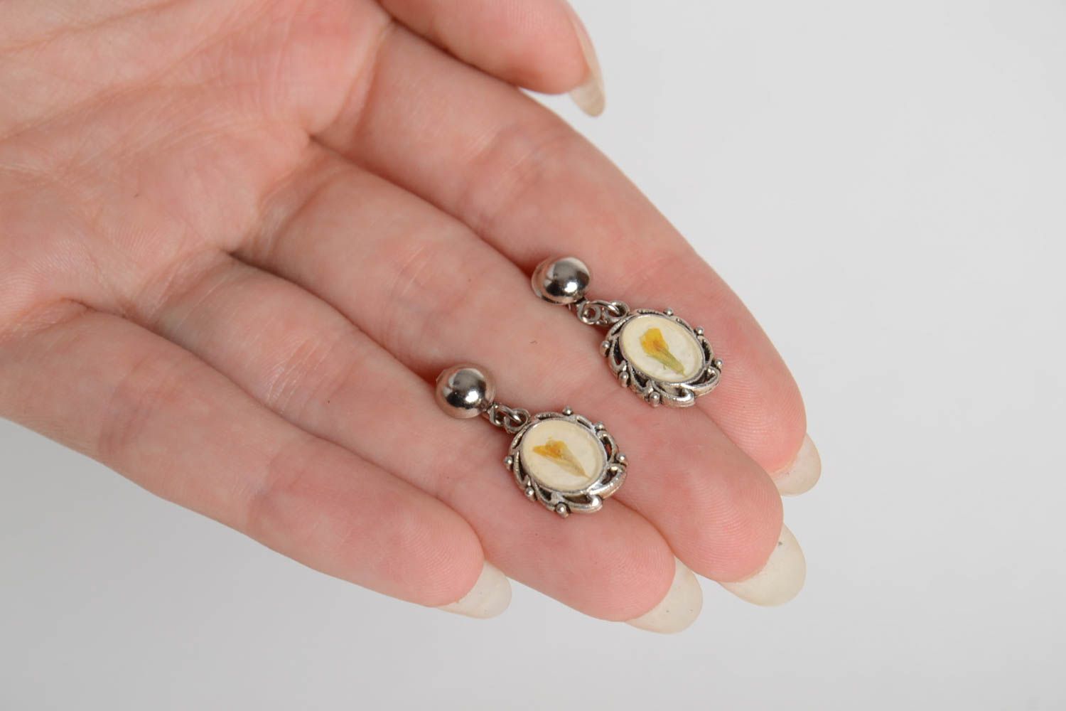 Handmade beautiful earrings designer dry flower earrings cute botanical jewelry photo 5
