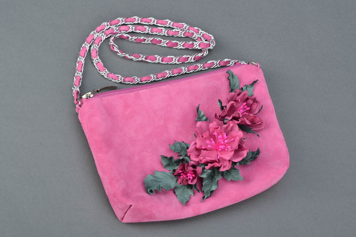 Stylish suede and leather clutch of pink color with flowers photo 3