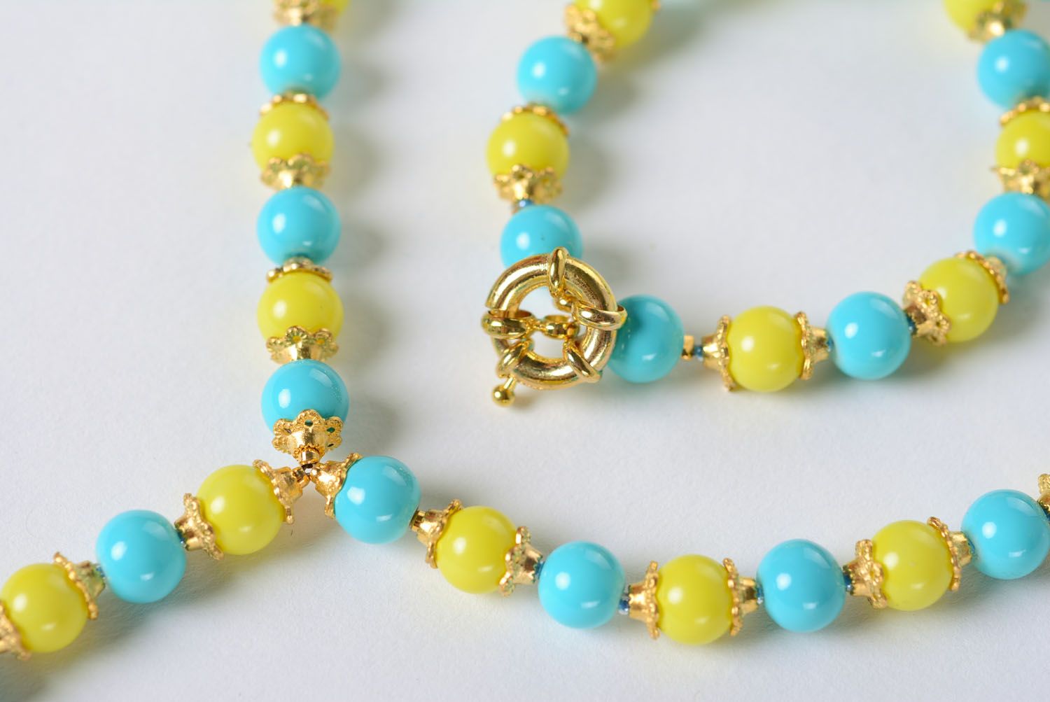 Yellow and blue bead necklace photo 3
