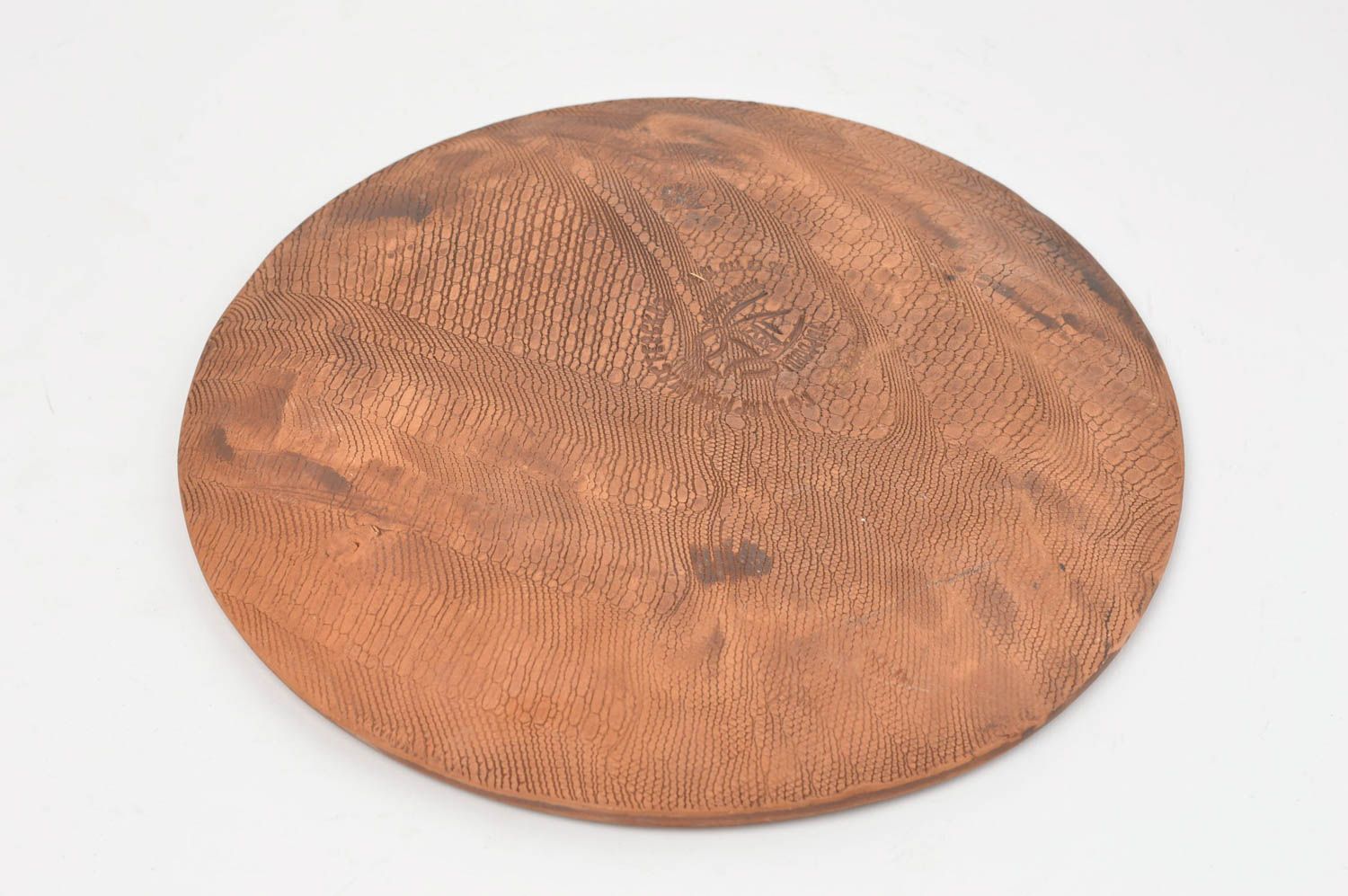 Средняя тарелка из красной глины ручной работы с узорами оригинальная авторская фото 4