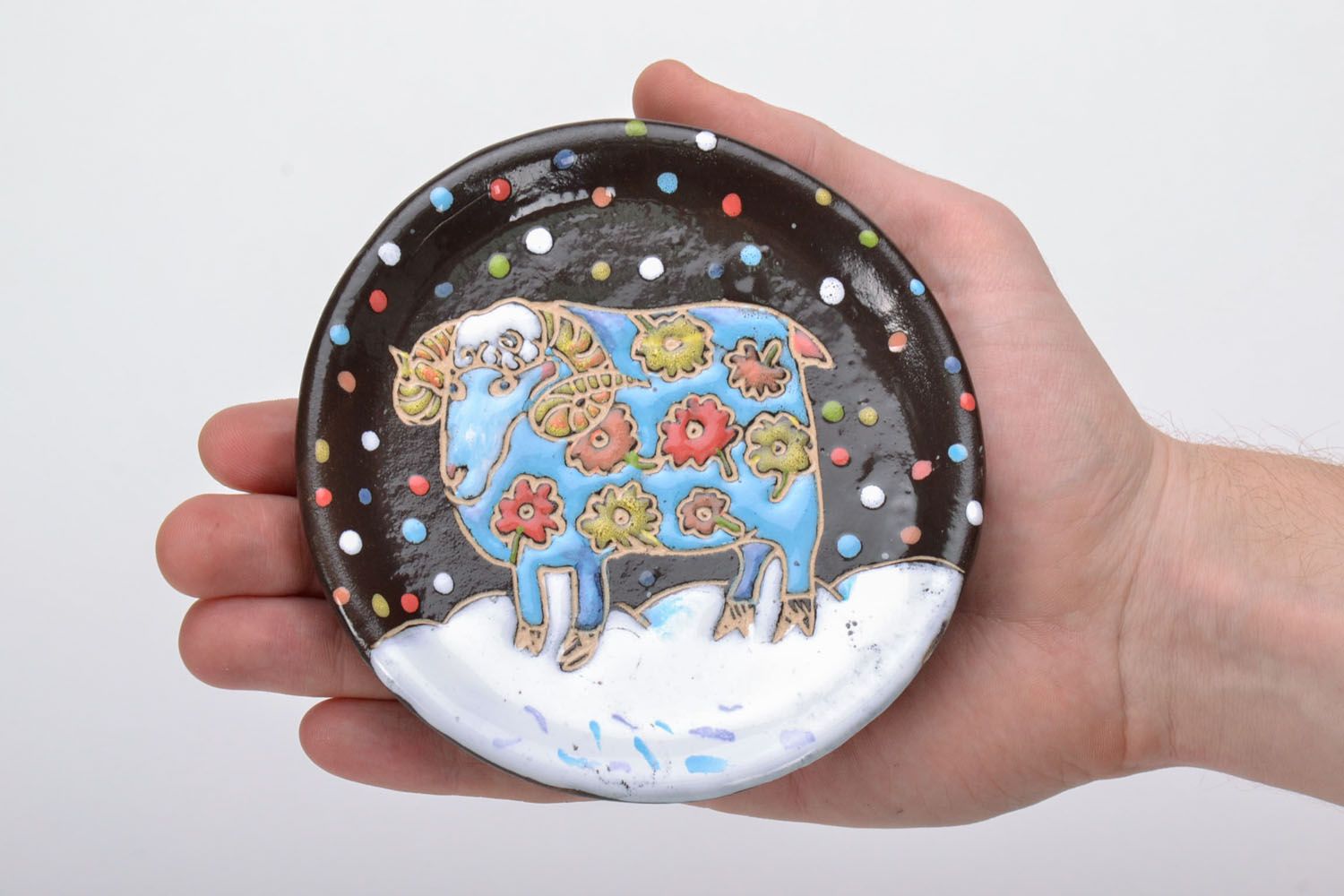Декоративная тарелка с изображением барашка фото 5