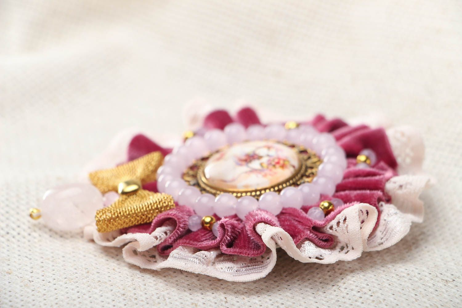 Vintage brooch with cameo photo 2