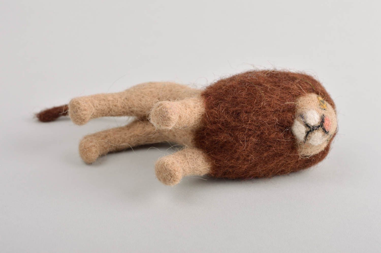 Muñeco de fieltro artesanal juguete original de lana regalo para niños foto 5