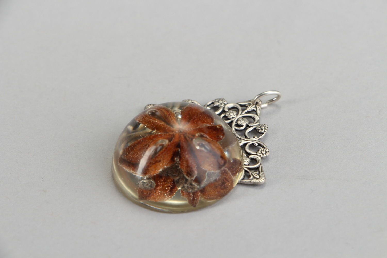 Pendant with natural flower in epoxy resin Star Anise photo 3
