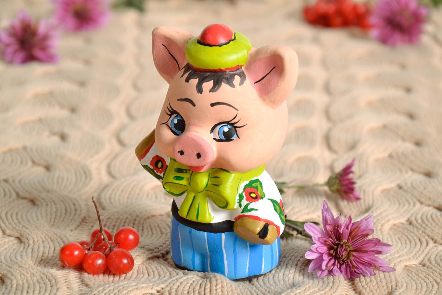 Decorative statuette of a pig photo 1