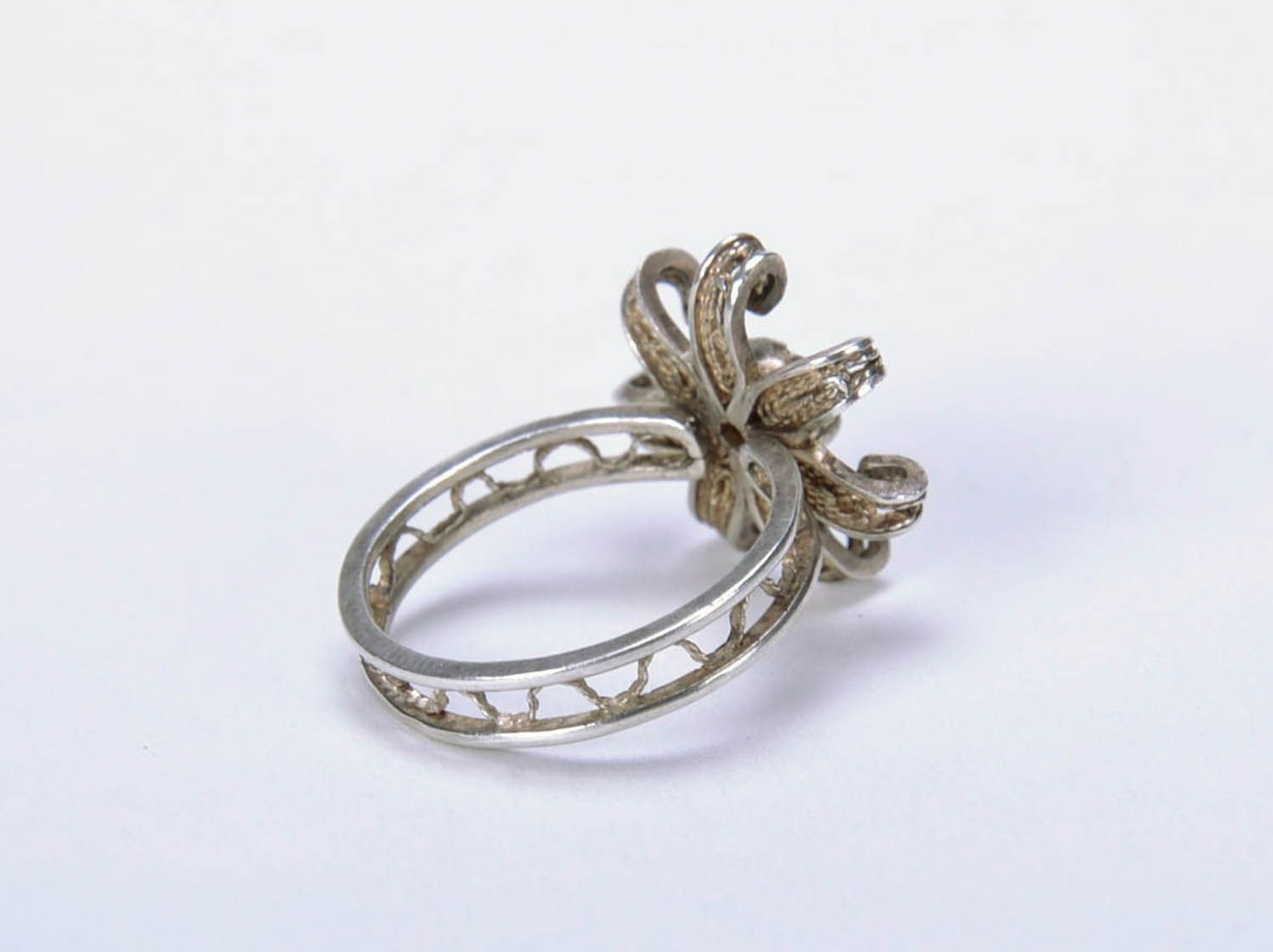 Женское кольцо с камнем фото 2