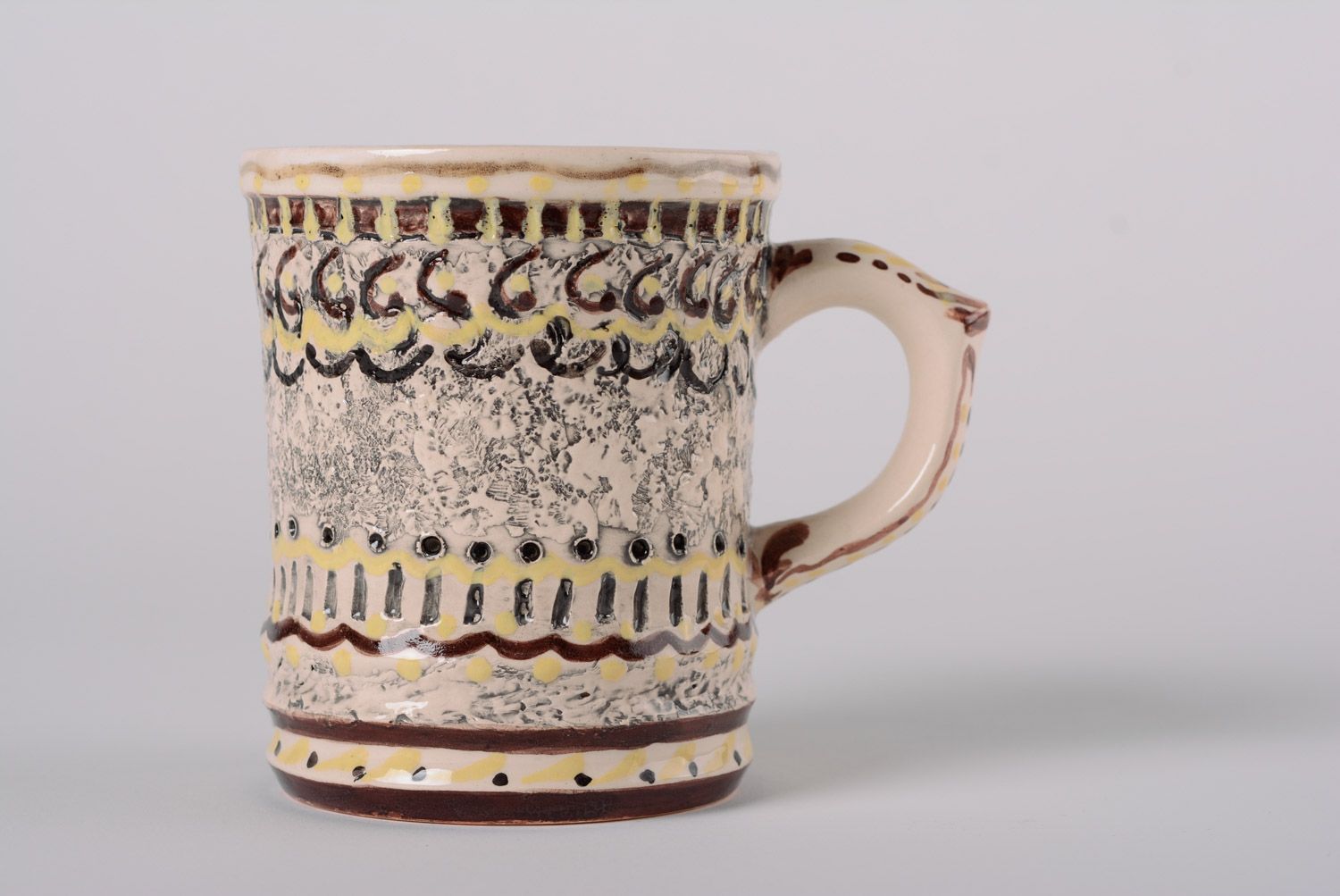 Künstlerische bunte bemalte Tasse aus Keramik mit Muster originell handmade schön foto 1