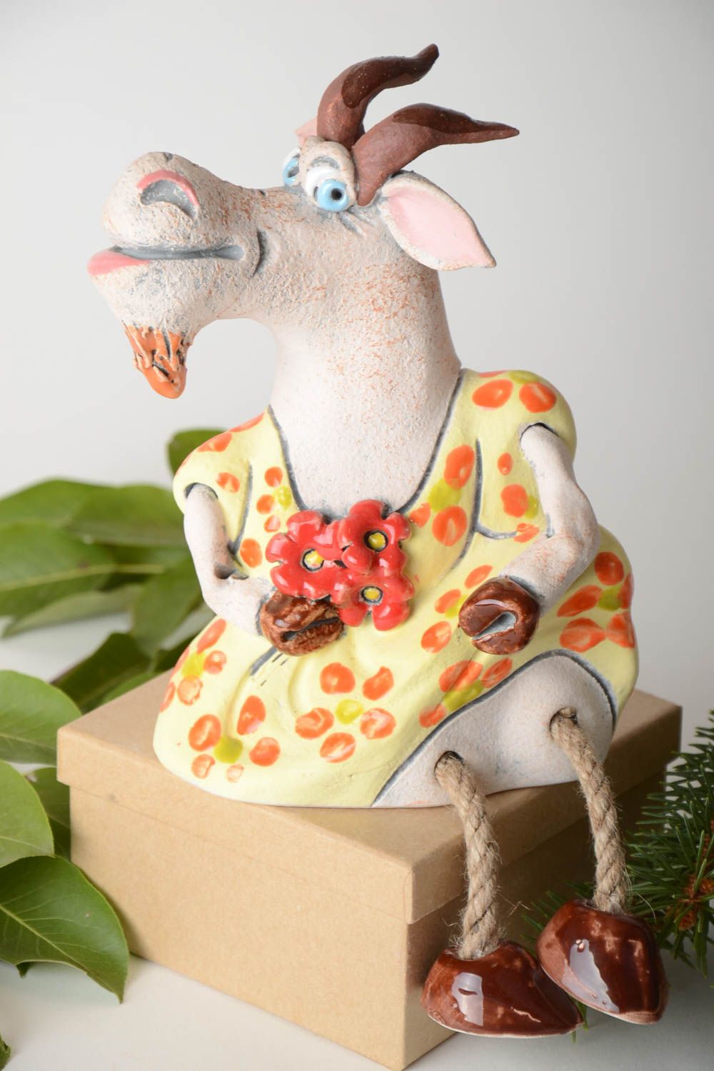 Tirelire céramique design Tirelire fait main en forme de chèvre Déco maison photo 1