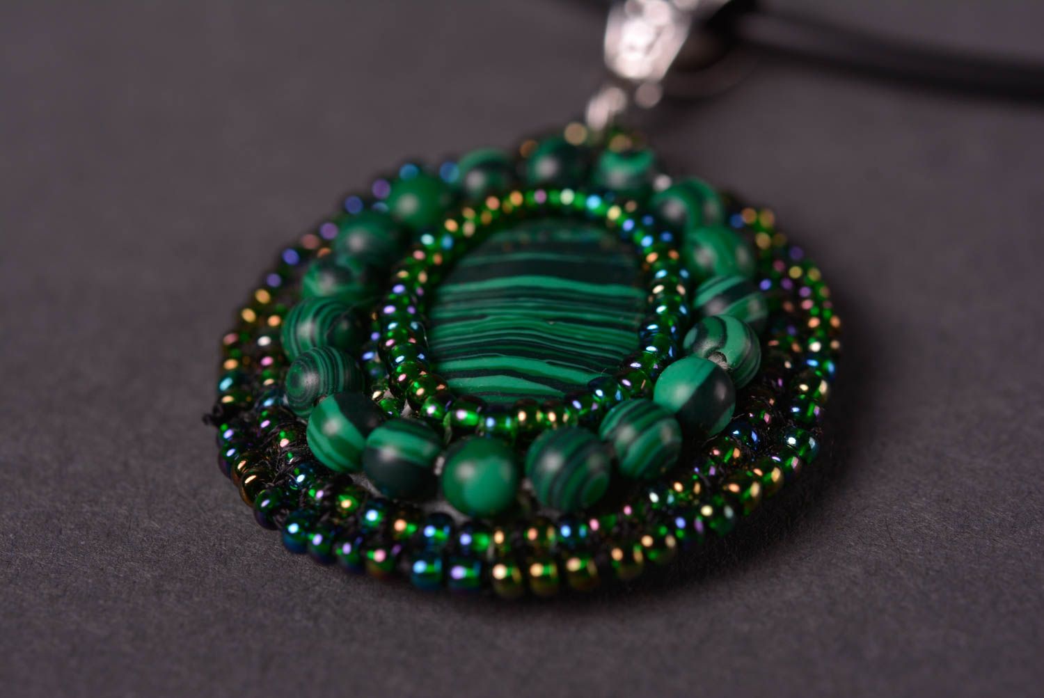 Украшение ручной работы кулон из натурального камня зеленое авторское украшение фото 3
